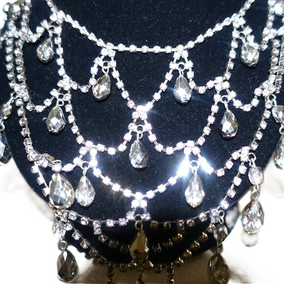 Silver Tone Teardrop Dangle Rhinestones Necklace - Picture 4 of 6